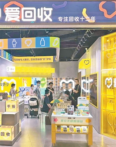 線上品牌發力線下開店 策略、挑戰與機遇